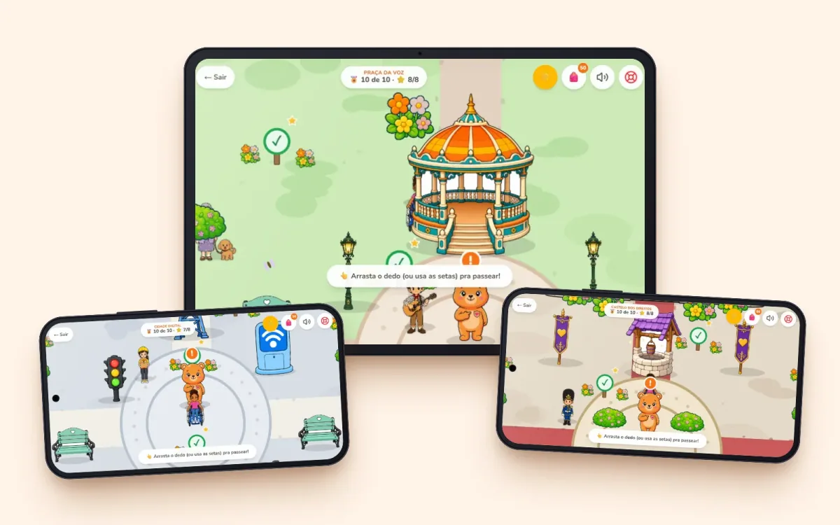 O Mundo do Coragi em um tablet e em dois celulares, mostrando mapas diferentes do jogo